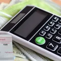 Cei 900.000 de pensionari români care pierd 125 de lei în 2026. Cine este pe lista beneficiarilor afectați