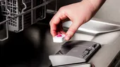 Cum să cureți corect plita cu o tabletă de mașină de spălat vase. Nu folosi metoda pe aceste tipuri de plită!