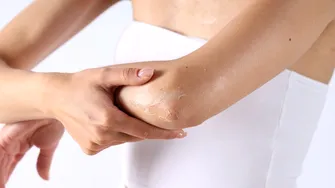 (P) Piele aspră pe brațe și picioare? 5 obiceiuri care contribuie la uscarea pielii