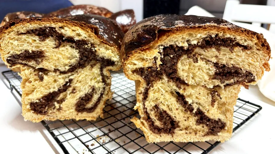 Secretele cozonacului care se rupe în fâșii. Trucurile care îl fac incredibil de pufos