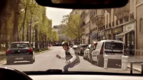 EMOŢIONANT: clipul realizat pentru siguranţa rutieră a copiilor VIDEO