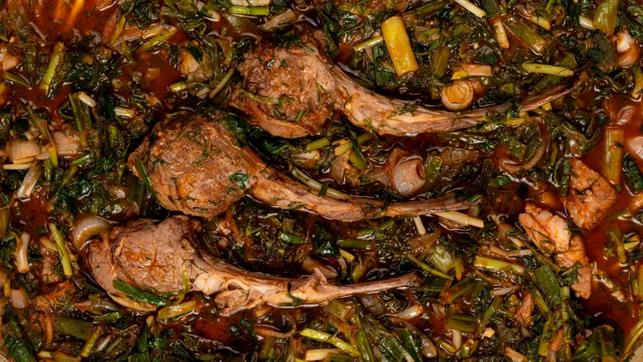 Stufat de miel. Rețeta tradițională de Paște care umple casa de arome