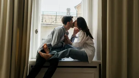 6 semne ale limbajului corpului care indică faptul că este atras de tine