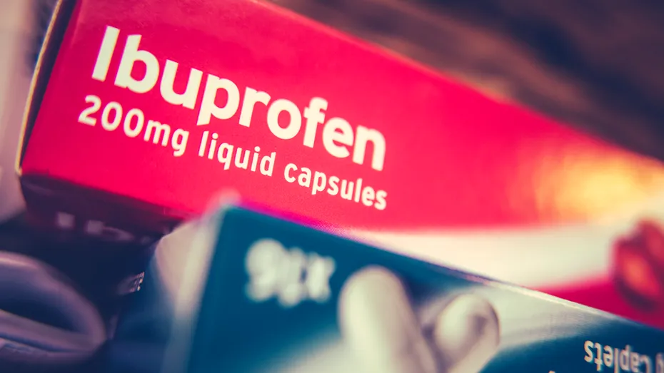 Ibuprofen versus alcool. De ce să nu le amesteci?