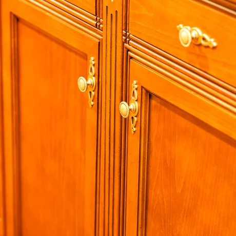 Cum cureți corect mobilierul laminat, fără să-l deteriorezi