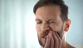 Ce poate indica faptul că te trezești cu maxilarul încordat