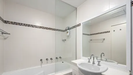 (P) Alegerea dulăpiorului de baie și a oglinzii pentru mai mult spațiu și stil