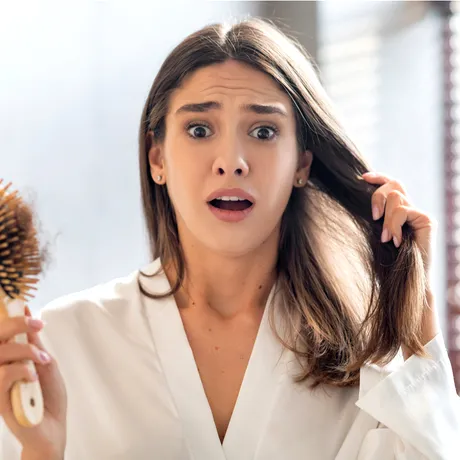 Căderea părului: 9 cauze și 9 soluții