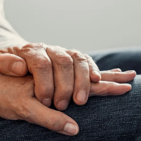 Îți tremură mâinile? Ce nu ți-a spus nimeni despre semnalele ascunse ale corpului tău