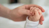 O femeie de 54 de ani din Grecia a adus pe lume o fetiță dintr-un embrion congelat timp de 22 de ani! Cum și-a motivat alegerea