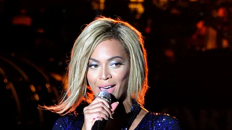 Beyonce, huiduită de fani! Artista şi-a lăsat publicul în ploaie timp de 20 de minute