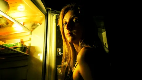 Alimentul care poate să provoace coșmaruri noaptea, dacă îl mănânci înainte de culcare. Rezultatele unui studiu din 2025