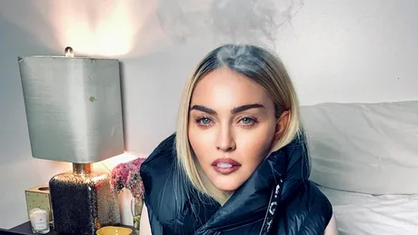 Madonna nu se mai satură de Photoshop! Arată mai bine ca la 20 de ani