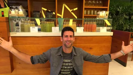 Dieta lui Novak Djokovic. Tenismenul a renunțat complet la gluten și își începe fiecare zi cu un pahar de apă caldă cu lămâie
