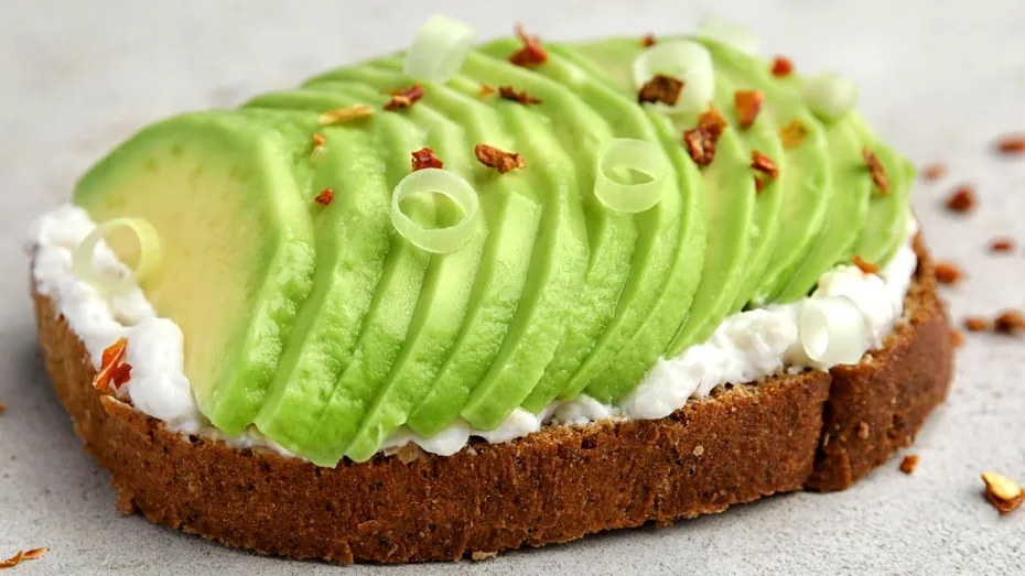 Fructul pe care e bine să-l mănânci dimineața dacă ai probleme cu tensiunea sau glicemia