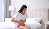 A stat 17 zile în comă și e la un pas să-și piardă vederea, după ce a luat medicamente pentru dureri menstruale