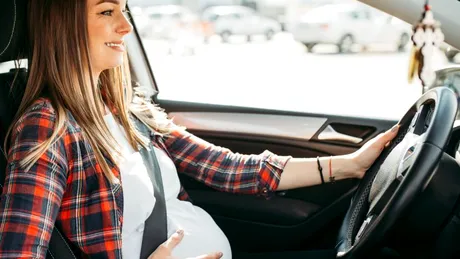 Din ce lună de sarcină nu mai ai voie să conduci. Puţine gravide ştiu asta
