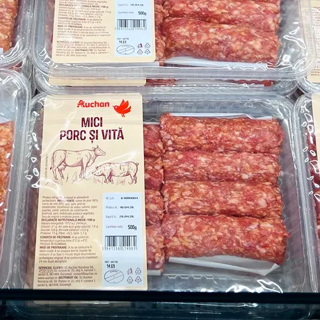 Din ce sunt făcuți mititeii marcă proprie din Auchan. Mulți români îi cumpără pentru grătarul de 1 Mai
