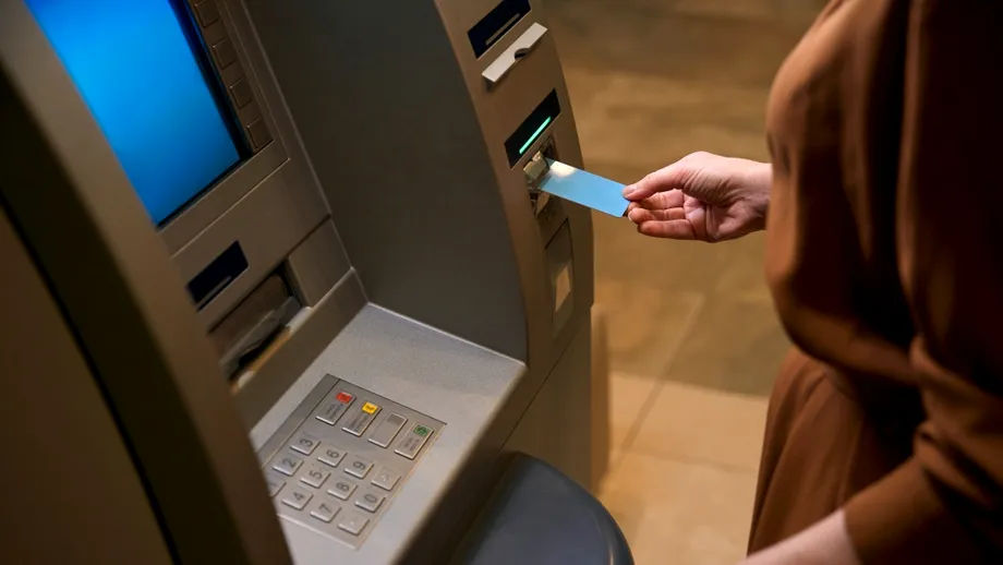 Ce bani nu pot fi confiscați prin poprire? Drepturile românilor cu conturile blocate de ANAF sau executori