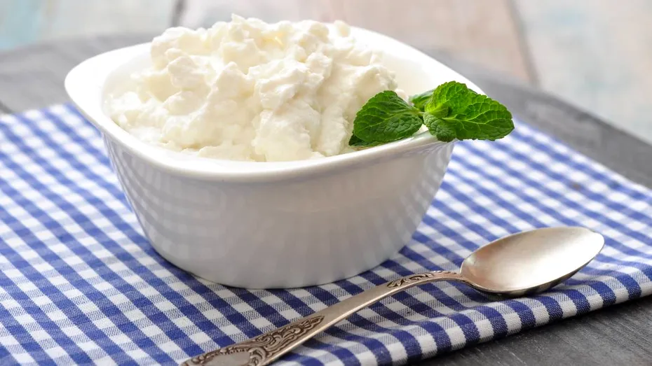 Cum să faci brânză cottage acasă, din două ingrediente. Ieși mai ieftin decât să o cumperi din magazin!