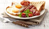 Mic dejun englezesc: rețeta banală care îți bucură papilele gustative la prima oră a dimineții