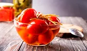 Gogoșari cu miere și oțet, după rețeta lui Radu Anton Roman. Ingredientul care dă murăturilor un gust aparte