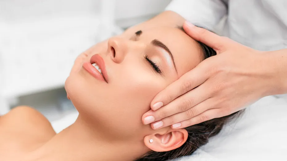 Beneficiile masajului facial și ale apei termale sulfuroase asupra tenului