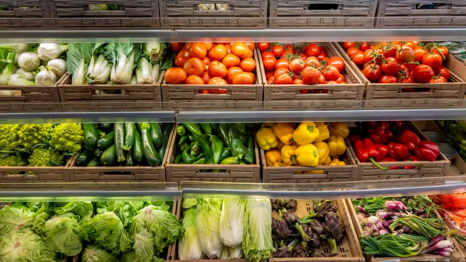 Supermarketul din România în care 1 kg de roșii românești a ajuns să coste 58 lei