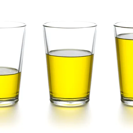 Shot-ul cu ulei de măsline, noul trend viral. Ce spune nutriționistul despre acest truc al celebrităților