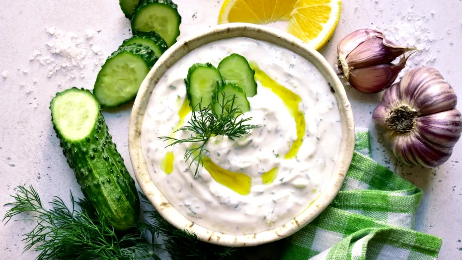 Cum se face sos tzatziki cremos și aromat. Rețeta grecească autentică