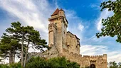 Destinația europeană ignorată de turiști care pare desprinsă dintr-un basm. Are castele spectaculoase și peisaje alpine incredibile