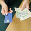 Noua lege a salarizării 2026! Bugetarii care muncesc în weekend sau peste program vor primi sporuri majorate