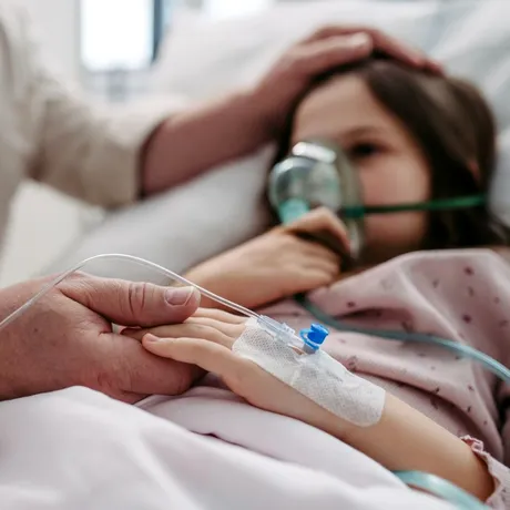 O mamă a dat în judecată spitalul unde fiica ei a murit. Micuța a fost diagnosticată greșit! Doctorii credeau că e doar răcită