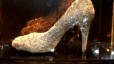 Pantoful Cenuşăresei – o bijuterie în valoare de jumătate de milion de dolari
