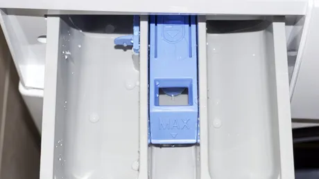 De ce rămâne apă în compartimentul de balsam? Greșelile pe care trebuie să le eviți și cum poți remedia rapid situația