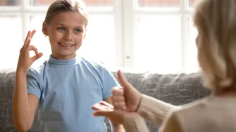Cum să crești un copil inteligent emoțional. 4 greșeli pe care părinții le fac din iubire
