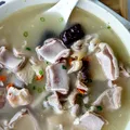 Cum fac chinezii ciorbă de burtă. Ingredientul care o face mai bună decât varianta românească