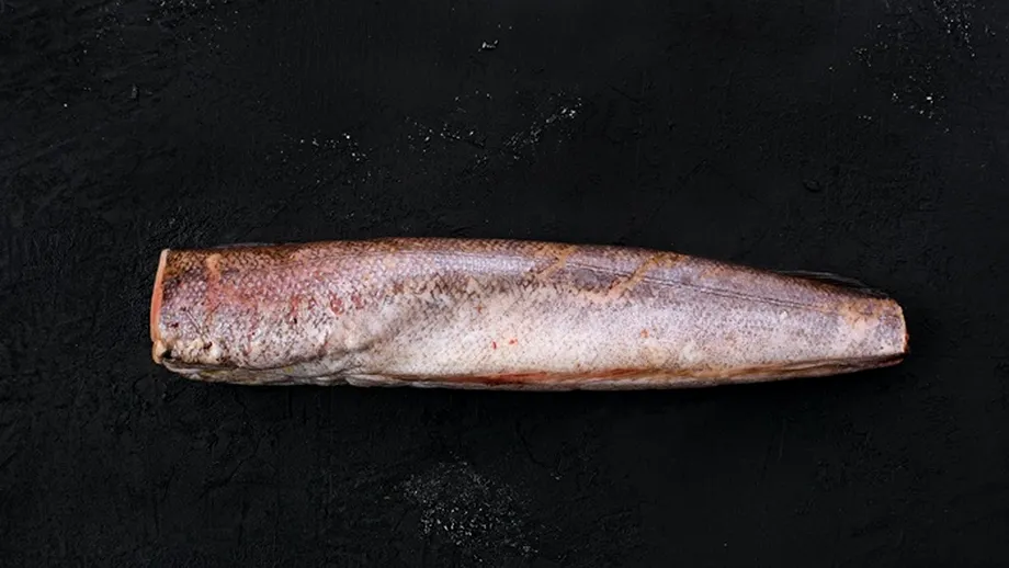 Peștele care este la fel de sănătos ca somonul, dar mult mai ieftin. De ce românii nu-l cumpără?