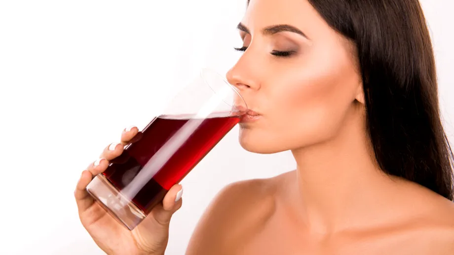 Băutura rubinie care previne apariția plăcilor de aterom. Ține arterele curate și scade colesterolul