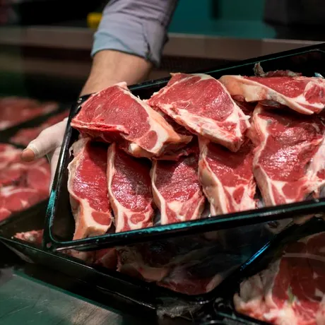 Mituri despre carnea de porc românească. Carnea de porc de crescut la țară, mai bună decât cea de porc crescut la fermă?