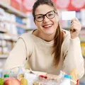 Lovitură dură pentru mame! Voucherele Materna de 2.000 de lei ar urma să fie eliminate. Stimulentele pentru persoanele cu dizabilități, suspendate