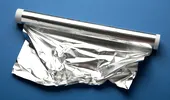 Alimente pe care nu trebuie niciodată să le gătești în folie de aluminiu. Pericolul pe care nici nu-l bănuiai