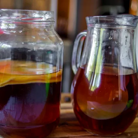 Kombucha: ce conține, de fapt, și merită popularitatea?
