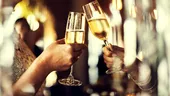 Cocktail cu şampanie şi lavandă, băutura sofisticată de Revelion