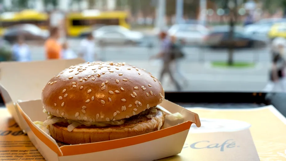 Singurul burger pe care îl poți comanda de la McDonald's, dacă vrei să slăbești