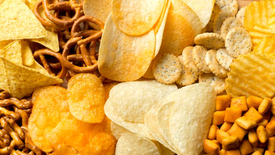 Rețete celebre născute din greșeli: povestea chipsurilor, a înghețatei pe băț și a altor bunătăți