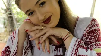 Doliu în folclorul românesc. Andreea Micu a murit la doar 17 ani, după ce a suferit un AVC înainte de a urca pe scenă