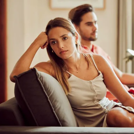 Minciuni pe care suntem tentați să le credem, dar care ajung să ne distrugă relația de cuplu
