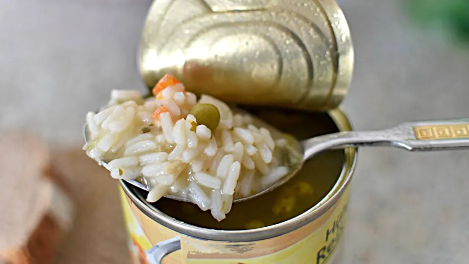 Semne că trebuie să arunci conservele, chiar dacă nu au expirat. La ce să fii atent să vezi dacă s-a stricat sau nu mâncarea din conservă