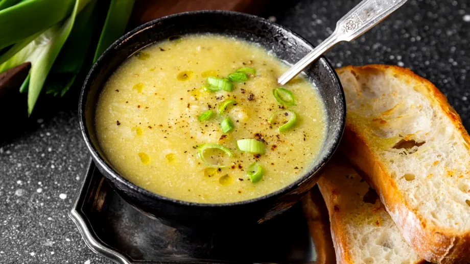 Cum gătești ciorbă de praz? Rețeta simplă, de post, plină de gust